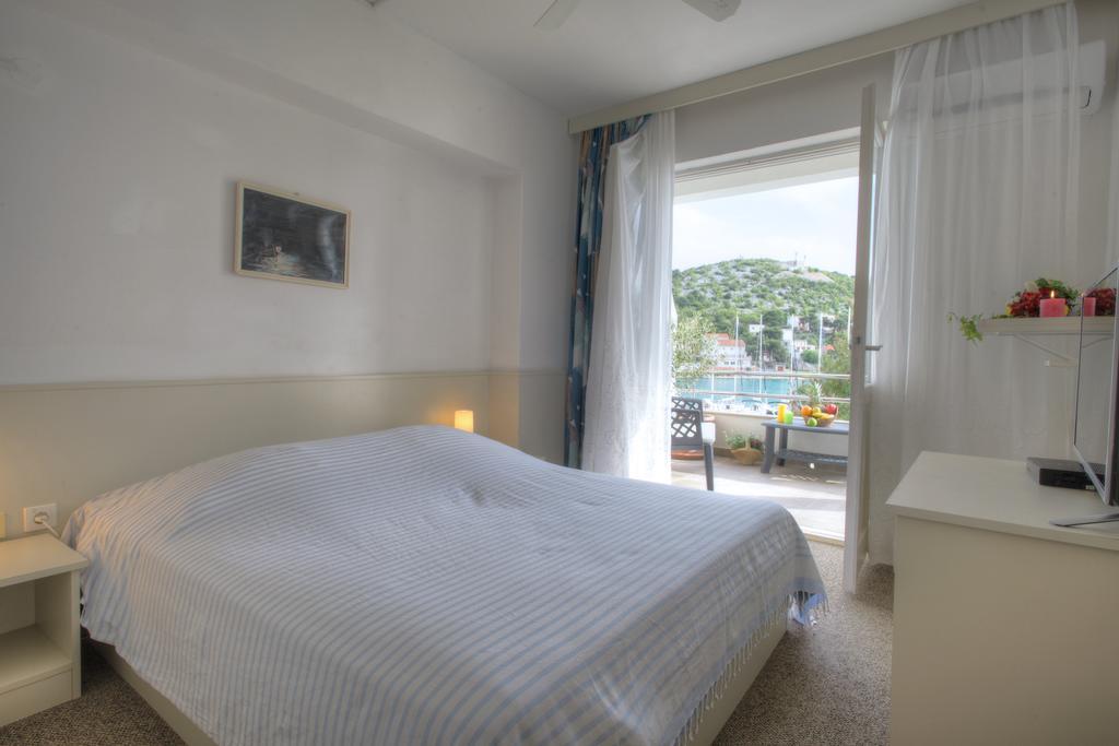 Gina Bed & Breakfast Tisno Pokój zdjęcie
